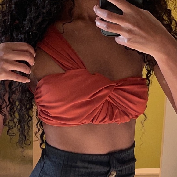 PrettyLittleThing Burgundy Padded One Shoulder Top - Picture 2 of 6